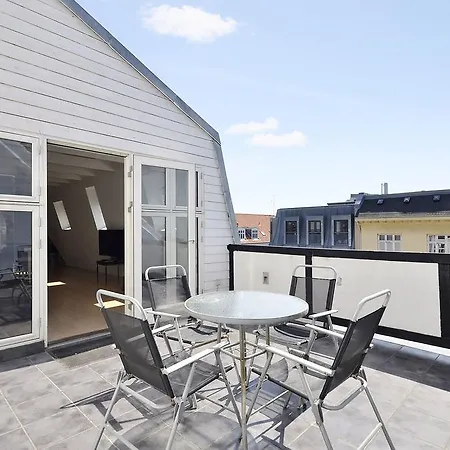 Westend Penthouse Apartment *